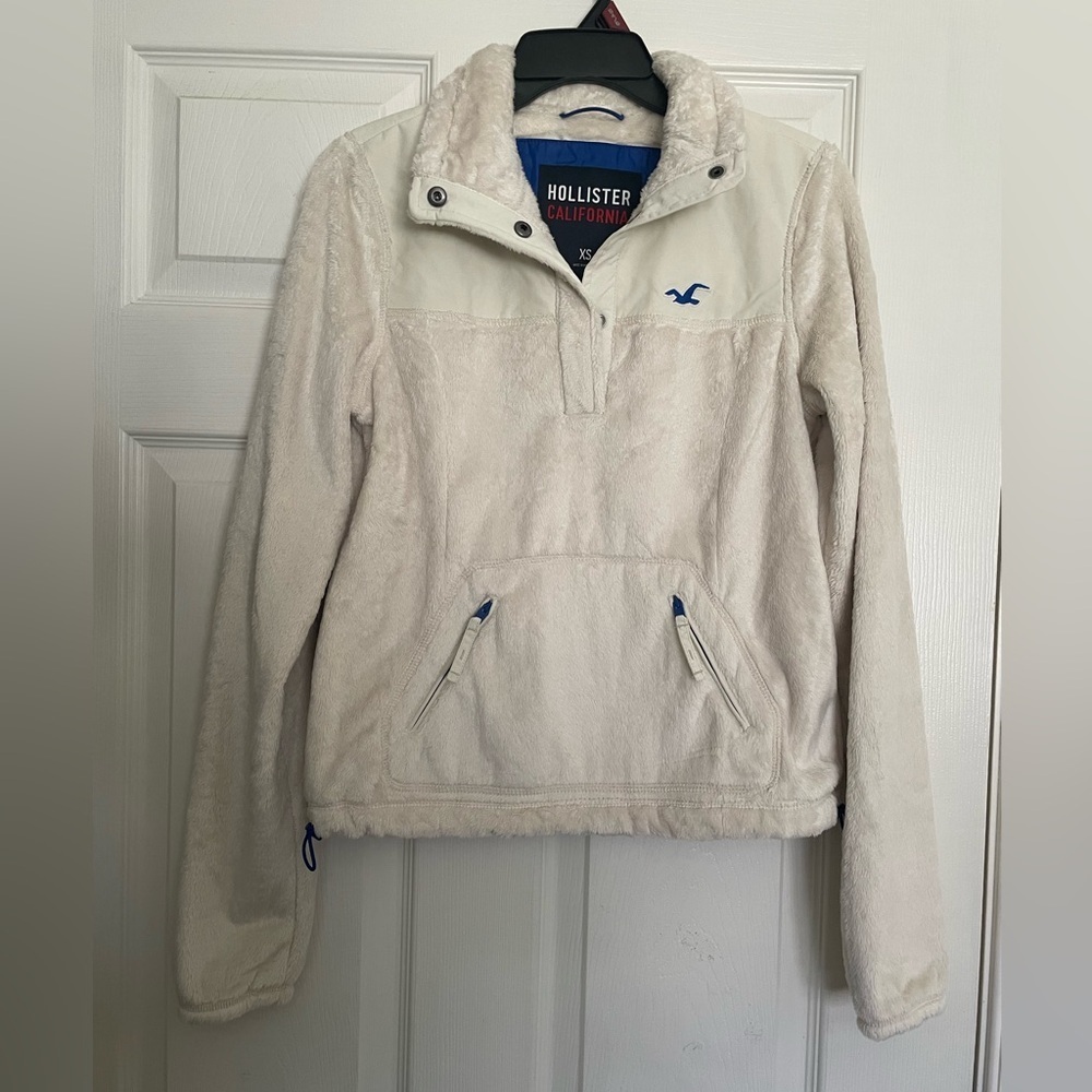 Hollister NWT X-Small Teddy Cream Jacket